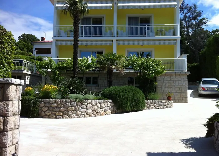 & Marina Apartment *