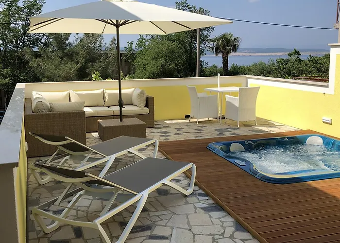 & Marina Apartment *