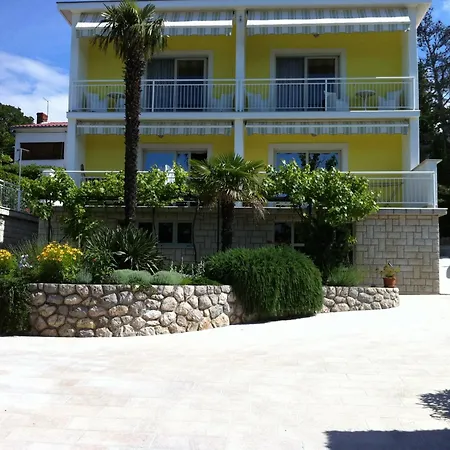 & Marina Apartment *