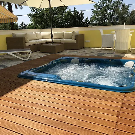& Marina Apartment *